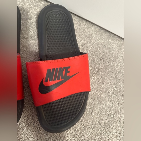 Nike Toddler Benassi Red Black Slip On Sport Sandal Slides Size 6Y - Picture 3 of 7